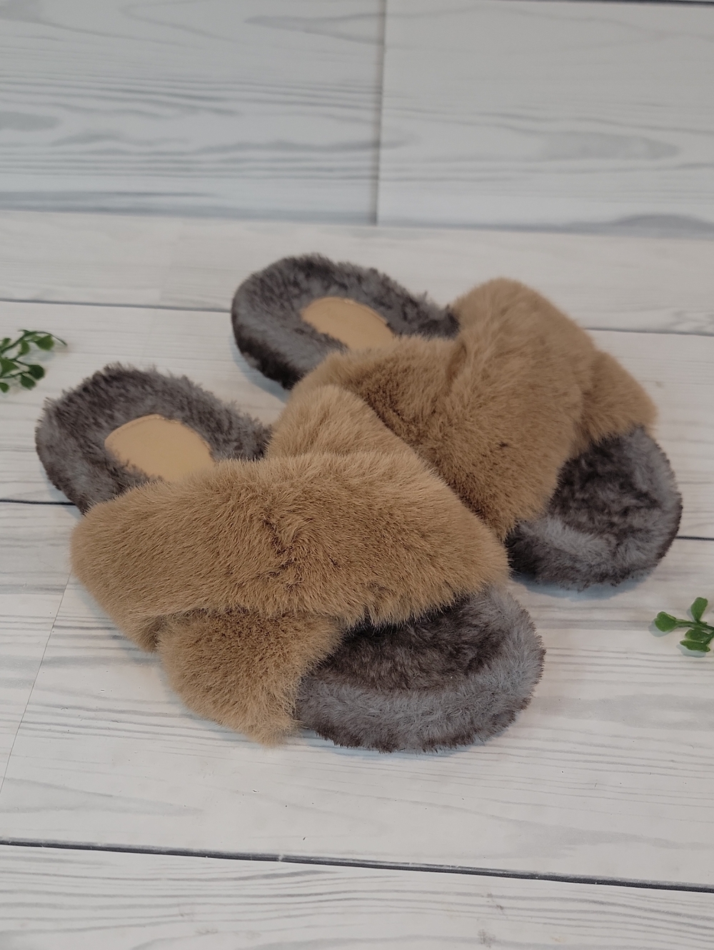 Nash Grey Plush Cross-Band Women's Slippers in Light Brown & Grey Size 9